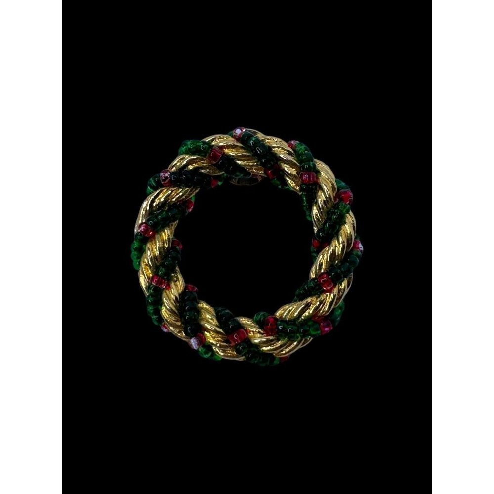 Christmas Wreath Brooch Pin Vintage Green Gold-Colored Braid Holly Round 1.5 in - Picture 2 of 5